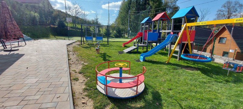 Dwa BASENY z podgrzewaną wodą, kąpielisko, plac zabaw. FERIE, WAKACJE, MAJÓWKA