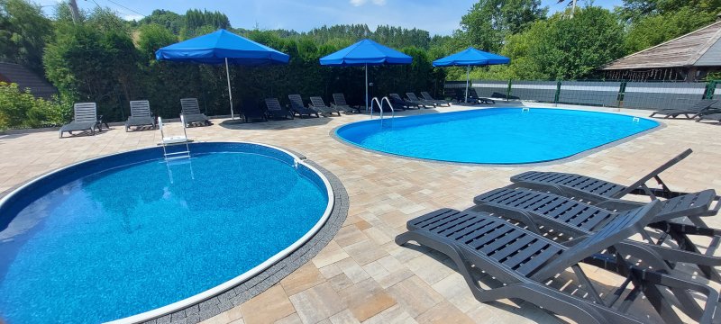 Dwa BASENY z podgrzewaną wodą, kąpielisko, plac zabaw. FERIE, WAKACJE, MAJÓWKA