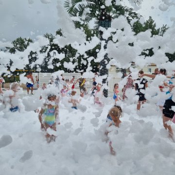 Ośrodek Morze nad Morze luksusowe domki Basen animacje 