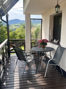 Dom z pięknymi widokami na góry, basenem i sauną. Na uboczu !!! 