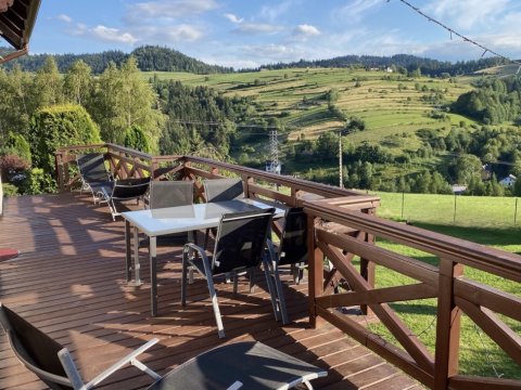 Dom w górach na uboczu z sauną i basenem zewnętrznym. Cudowne widoki na góry ! 