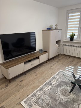Apartament jest na II piętrze. Położony jest 3 minut od Starego Miasta