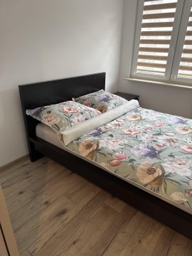 Apartament jest na II piętrze. Położony jest 3 minut od Starego Miasta