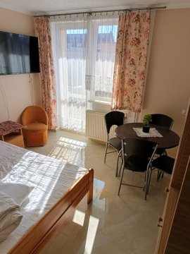 Pokój 4 osobowy z łoże małżeńskie dwa oddzielne łóżka hotelowe - Willa Małgośka "Weekend Boże Ciało"pokoje z łazienką balkonem pokój z aneksem 