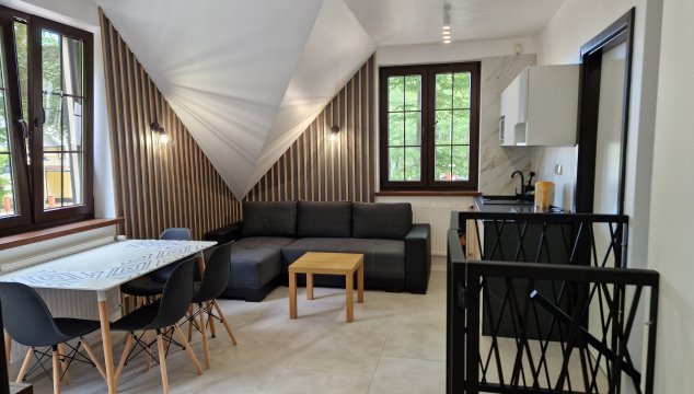 Górna kondygnacja - salon - Domek nadmorski przy plaży