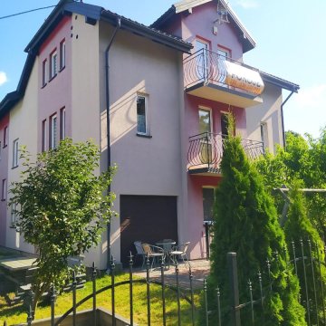 Pensjonat Koral - apartamenty z balkonami i aneksami, centrum, nad morzem