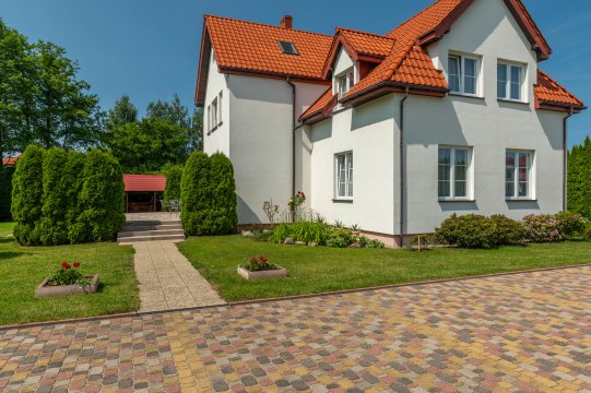 Dom Gościnny Asia. Ogród, altana z grillem, parking, pokoje z łazienkami