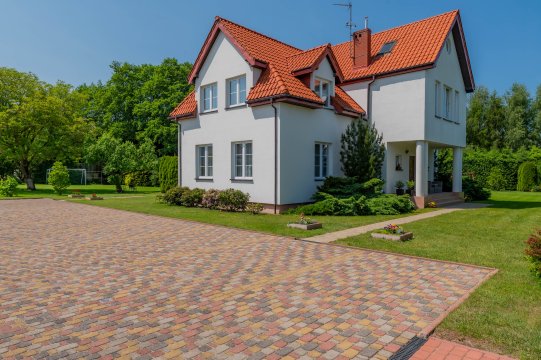Dom Gościnny Asia. Ogród, altana z grillem, parking, pokoje z łazienkami
