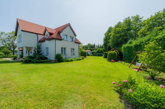 Dom Gościnny Asia. Ogród, altana z grillem, parking, pokoje z łazienkami