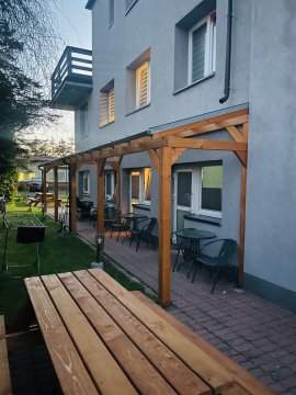 Pokoje blisko morza – idealne na rodzinny urlop 	•	Noclegi 100 m od plaży – komf