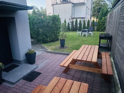Pokoje blisko morza – idealne na rodzinny urlop 	•	Noclegi 100 m od plaży – komf