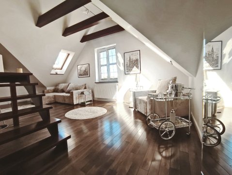Dwupoziomowy apartament, w sercu Starówki, widok na Kościół Mariacki