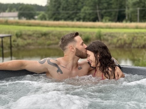 Drewniany domek z prywatnym jacuzzi i sauną, bez sąsiadów, łowisko