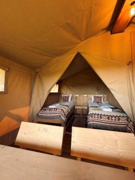 Domki na drzewie, houseboaty, namioty glampingowe i pokoje – noclegi dla każdego