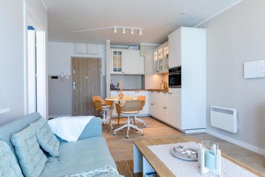 Lakeside Bliss - Cozy Retreat Just 500m from the Baltic Sea