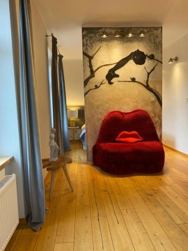 Dali Deluxe , parking, faktura VAT