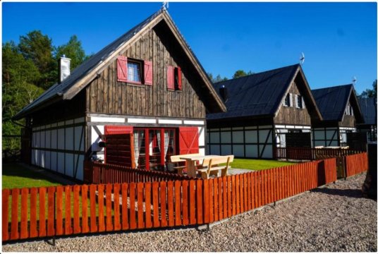 RUMIANA CHATA w Kaszubskiej Wenecji