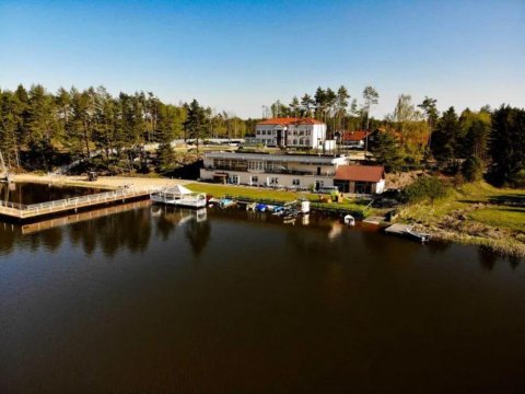 RUMIANA CHATA w Kaszubskiej Wenecji