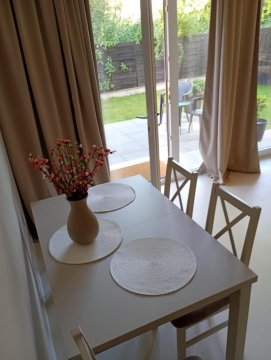 House Apartment z ogródkiem
