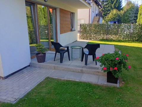 House Apartment z ogródkiem