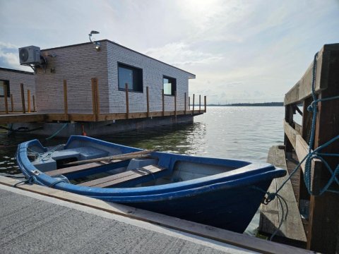 Domki na wodzie, Apartamenty, Houseboat, Jezioro Bukowo, Mierzeja "Natura Dąbkowice 5G"