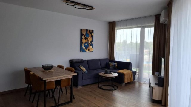 Pratum Plus prywatny ogród z tarasem grill leżaki