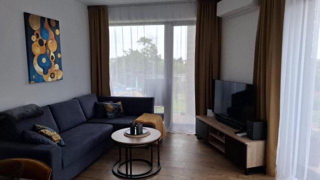 Pratum Plus prywatny ogród z tarasem grill leżaki