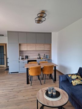 Pratum Plus prywatny ogród z tarasem grill leżaki