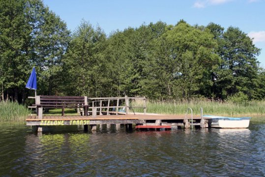 Bezpośredni dostęp do jeziora - prywatny pomost - Domki letniskowe - działka z linią brzegową jeziora. Mazury 