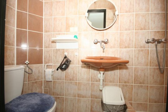 Pokój nr 3 - łazienka - Kwatery Olech Łeba | pokoje z łazienkamii | grill, altanka | rejsy wycieczkowe