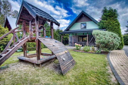 Domki całoroczne otoczone lasem 150 m od jeziora 