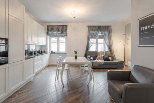 Golden Apartments Warsaw – Elegant Stay, Podwale Street