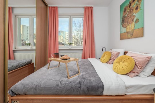 Lumina apartment for family in the center of Warsaw