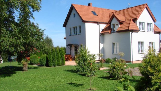 Dom Gościnny Asia. Ogród, altana z grillem, parking, pokoje z łazienkami