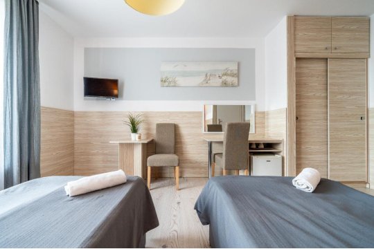 MAX Apartamenty - Pokoje - Domki - Restauracja - Basen