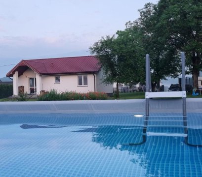 Wygodny Dom na Ponidziu z Basenem