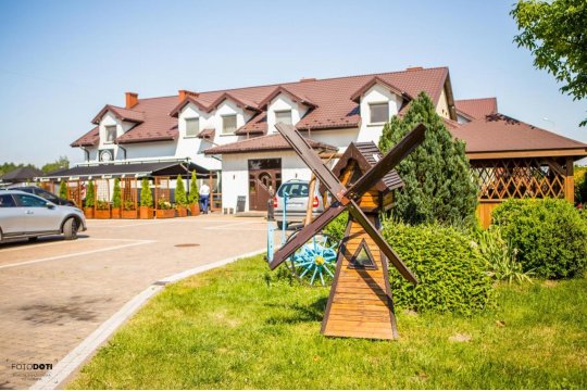 GOŚCINIEC ZACISZE - pokoje & restauracja blisko A2 Dąbie - Uniejów