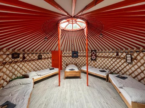 Całoroczne jurty mongolskie - "Domy Słońca"