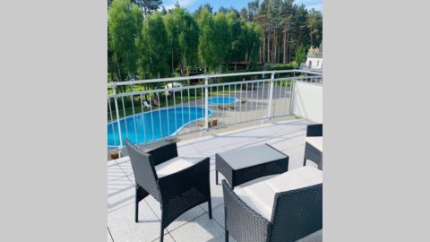 Uroczy apartament z basenem i kortem tenisowym - Sylwester
