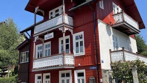 Apartament 60 m kw z 3 balkonami, widok na gory. Ogrod do dyspozycji, garaz.