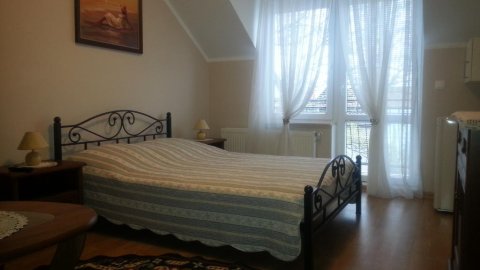 Villa Pod Dębem | Pokoje 2, 3 i 4 osobowe z łazienkami, idealne dla rodzin