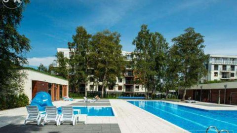 Apartament Pomarańczowy z balkonem. Osiedle Polanki z basenem. 300 m. do plaży 