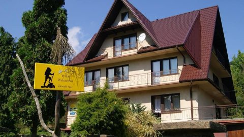 Nad Zawoj dumnie wznosi si Babia Gra - najwyszy szczyt w caych Beskidach Na Hali Barankowej spotkasz bac, ktry ktry pokae Ci jak produkuje si .: Almatur. Zawoja - obz rekreacyjny