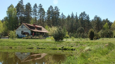 Dom Ostoja Spychowo. Przestrzeń, piękno, natura z dostępem do jeziora