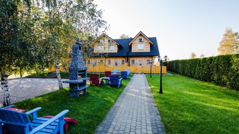 Skansen Holiday - domki regionalne w sąsiedztwie jeziora