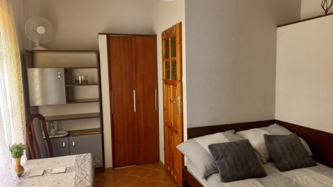 ANDONIS | W pełni wyposażone komfortowe pokoje