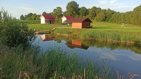 Domek nad stawem