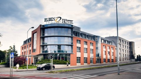 Biznesowy Hotel w Centrum Zielonej Góry z wybitną Restauracją i SPA.