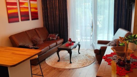 Somewhere Between Apartments - Sylwester