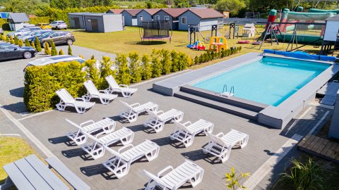 Willa Alexandria - Domki, Apartamenty i Pokoje z Basenem Blisko Morza